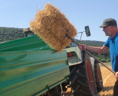 Strohballen aufladen